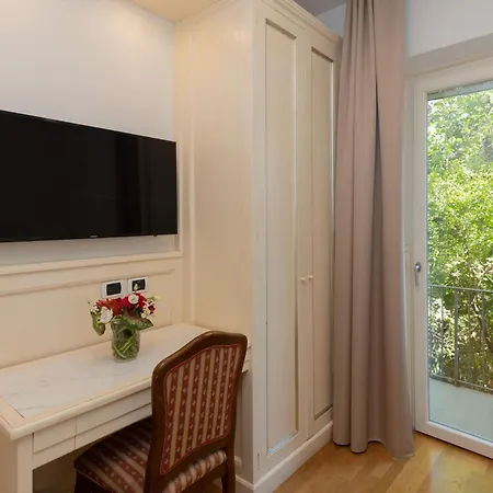 Adler Cavalieri Hotel-private & Gym מלון