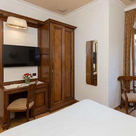 Adler Cavalieri Hotel-private Spa&gym Hotell Florens